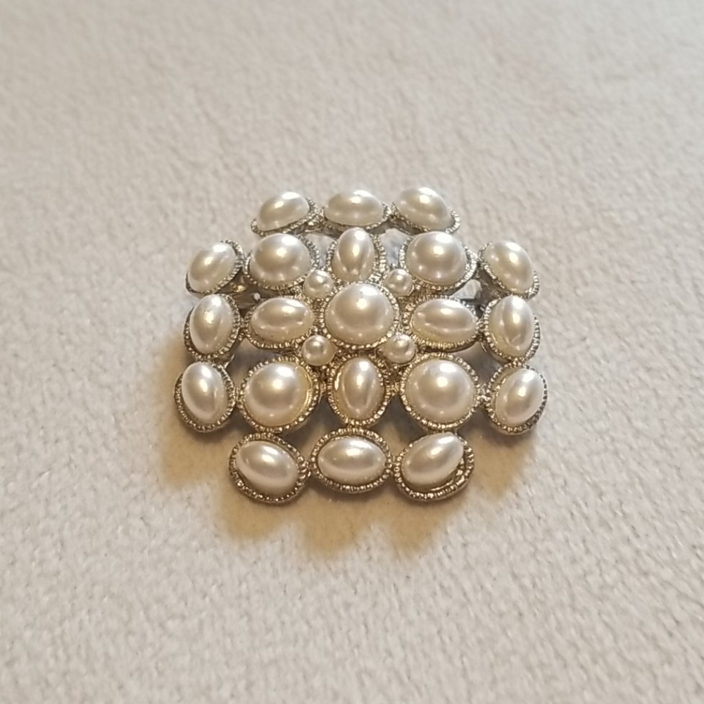 Beautiful Pearl Brooch/Pin -  1 inches length